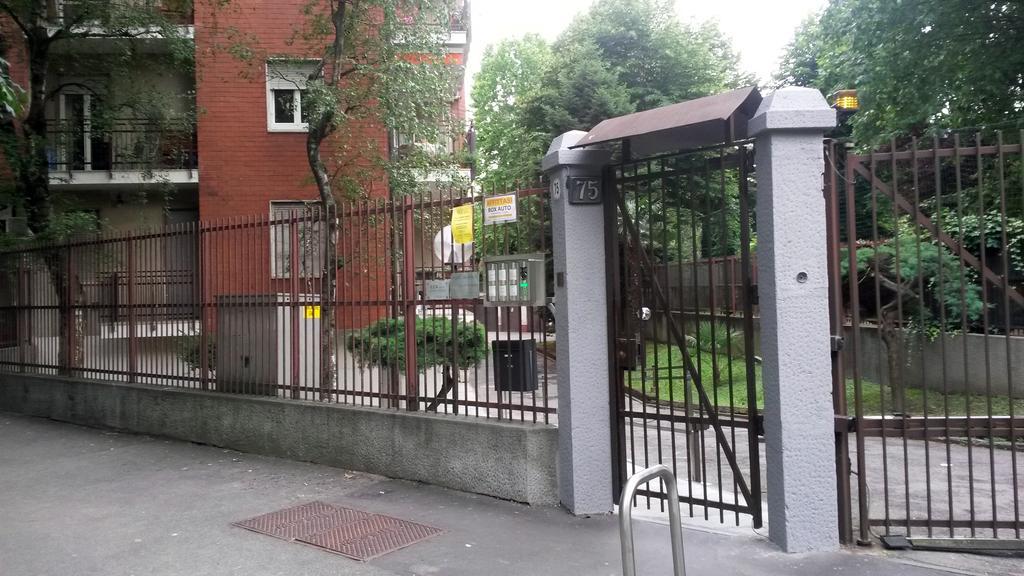 Bed & Breakfast A San Siro 75 Milan Bagian luar foto