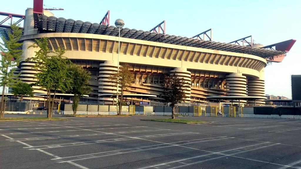 Bed & Breakfast A San Siro 75 Milan Bagian luar foto